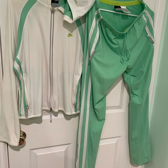 VINTAGE NIKE SWEATSUIT - Picture 10 of 11